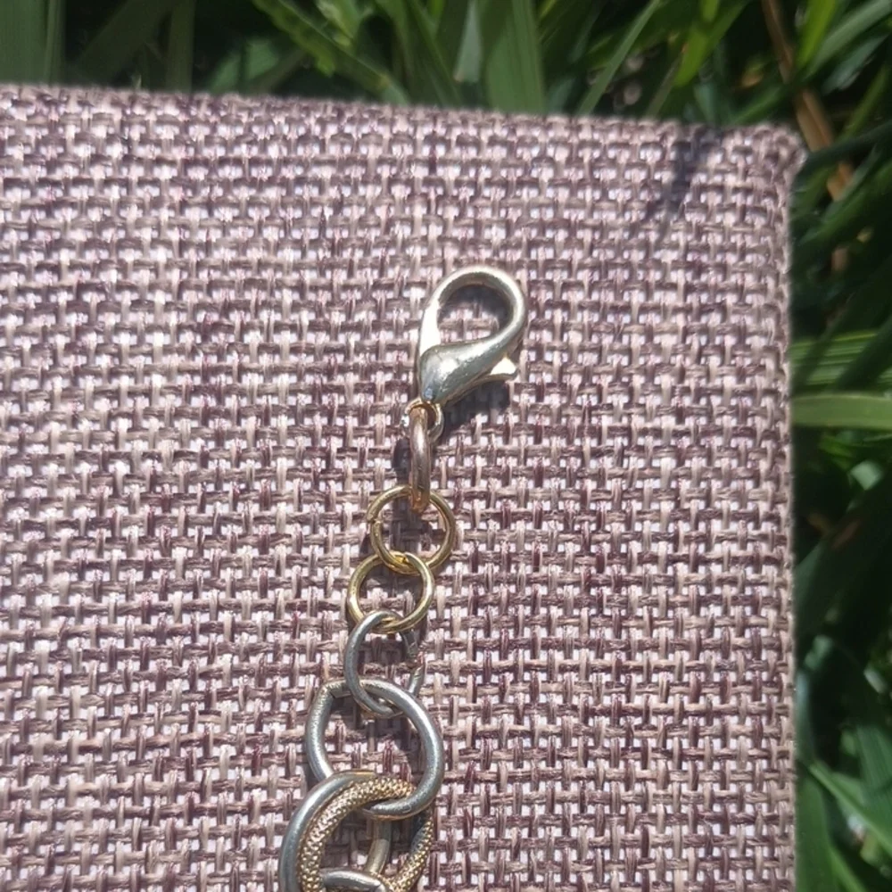 Vintage Gold Tone Charm Bracelet - Picture 5 of 7